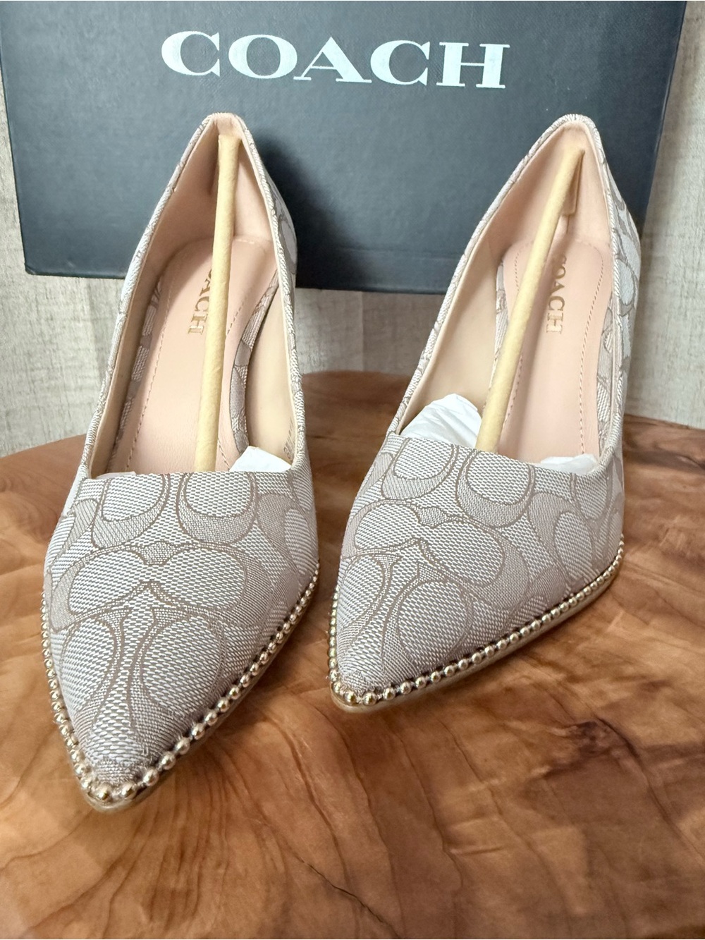 Coach Waverly Signature Jacquard Beadchain Pointed Toe Pumps Stone Size 8 NIB